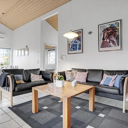 Holiday home 3 Bedroom Beautiful In Norre Nebel