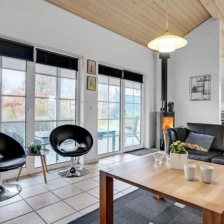 בית נופש 3 Bedroom Beautiful In *