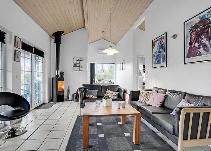3 Bedroom Beautiful In Vakantiehuis Nørre Nebel