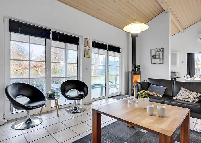 Vakantiehuis 3 Bedroom Beautiful In *